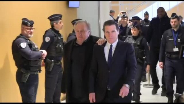 Gérard Depardieu arriva in tribunale per la seconda udienza
