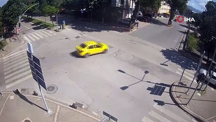 Dikkatsiz sürücüler kazayı beraberinden getirdi