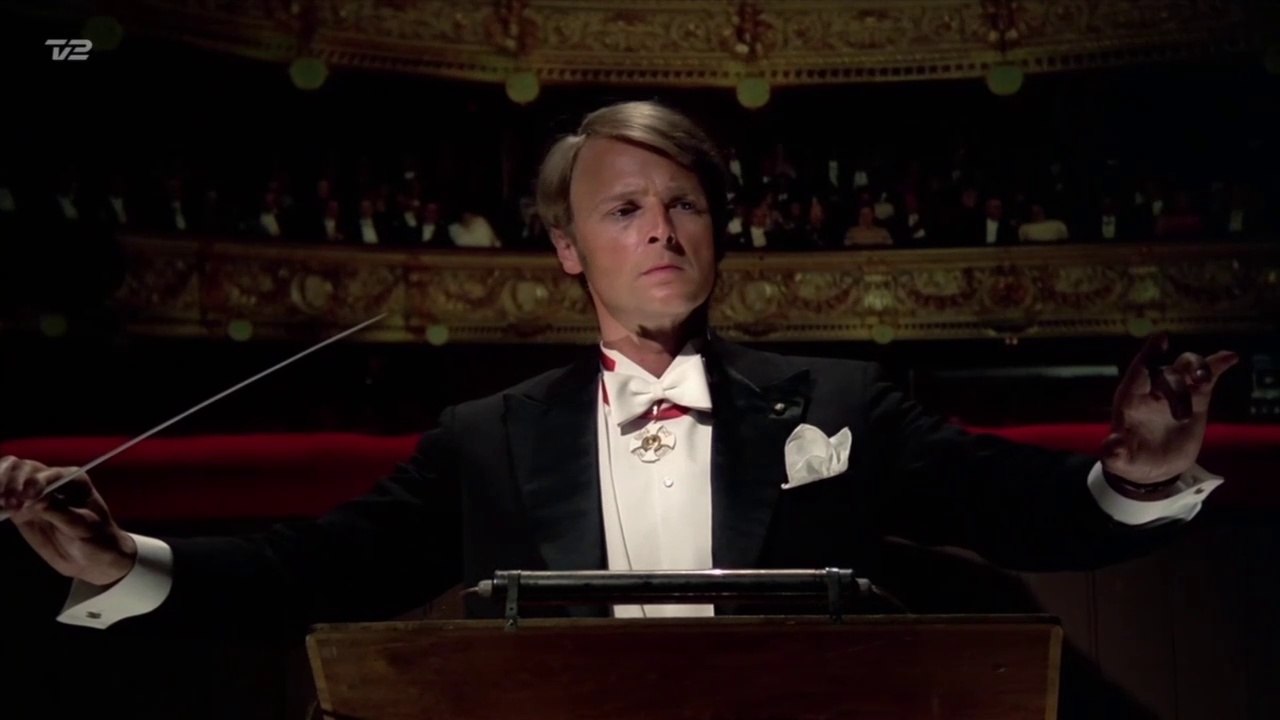 KLIP med Olsen Banden i det kongelige teater og Elverhøj temaet | Olsen Banden Ser Rødt | 1976 | TV2