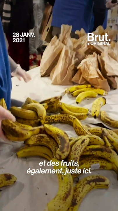 Aide alimentaire : une file d'attente interminable d'étudiants à Paris