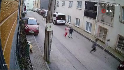 Yola Fırlayan Çocuğa Motosikletli Kurye Çarptı!