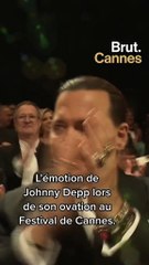 L'émotion de Johnny Depp lors de son ovation au Festival de Cannes.