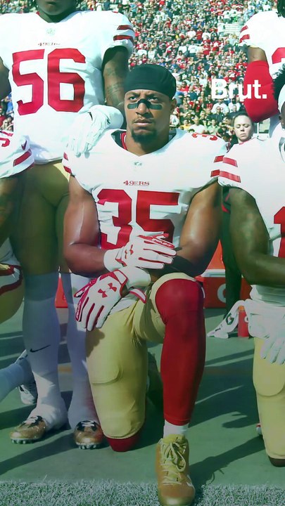 Poser un genou à terre : l'histoire d'un geste politique