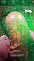 Qui est Joe Rogan, l’animateur de podcasts antivax ?