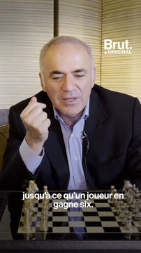 Le champion d'échecs Garry Kasparov présente son CV