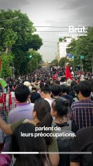 Le geste de "Hunger Games", symbole de la contestation en Thaïlande