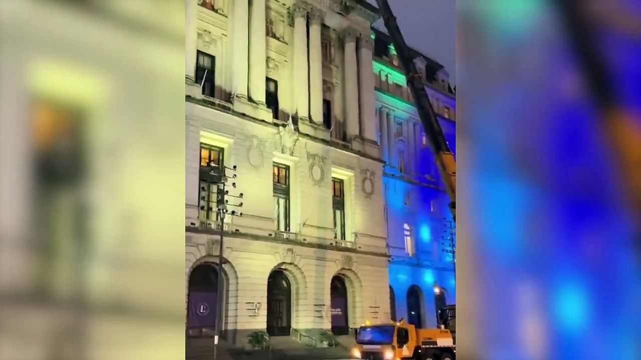 El Gobierno quitó el nombre de Néstor Kirchner de la fachada del CCK