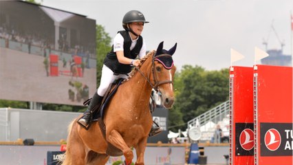 GALA VIDEO - “Je ne sais plus quoi faire…” : Giulia Sarkozy désemparée après une nouvelle mésaventure