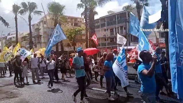 [GUADELOUPE] Les syndicats enseignants défilent dans les rues de Pointe-à-Pitre