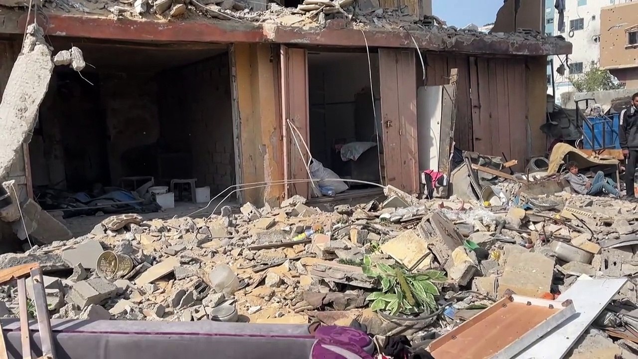 مقتل 14 شخصا في غارات إسرائيلية ليلا على قطاع غزة وفق الدفاع المدني