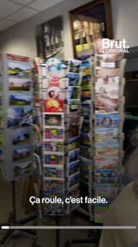 À 102 ans, Henriette travaille toujours dans sa boutique ouverte en 1948