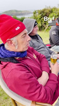 Ils amènent la fête sur les petites îles de Bretagne
