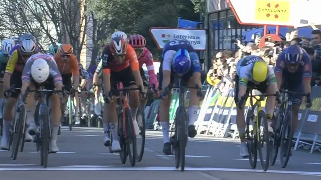 Cycling - Volta a Catalunya 2025 - Stage 2 highlights... Ethan Vernon beats Matthew Brennan and Kaden Groves