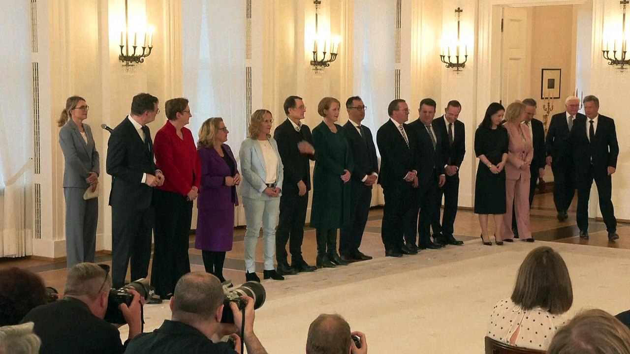 Steinmeier entlässt Kabinett Scholz - geschäftsführend weiter im Amt