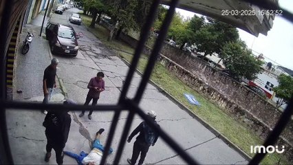 Salvaje agresión en el macrocentro: un grupo de jóvenes linchó a otro