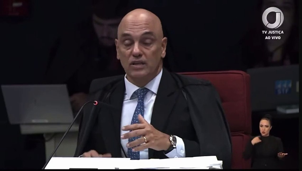 Com prints, Moraes desmonta defesa de Bolsonaro em julgamento
