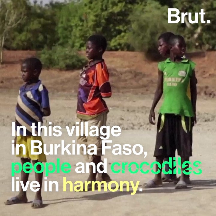 Burkina Faso: in Bazoulé, villagers workship crocodiles