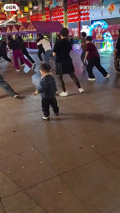 Small kid dancing