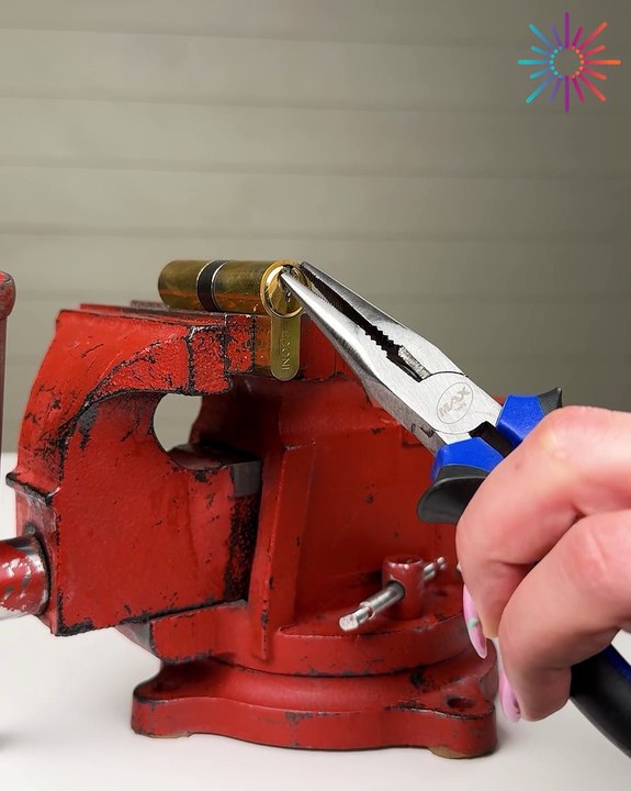 How to remove a stuck key! 🔑