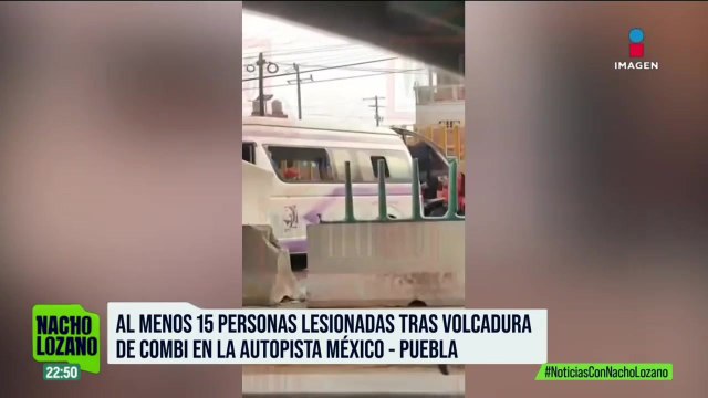 Al menos 15 personas resultaron lesionadas tras la volcadura de una combi en la México-Puebla