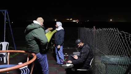 Israel detiene y libera poco después a cineasta palestino ganador de un Óscar