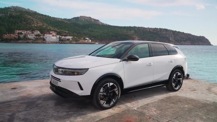 Opel Grandland PHEV Design Preview in White