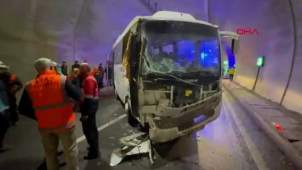 Servis midibüsü arkadan TIR’a çarptı ;Yaralılar var