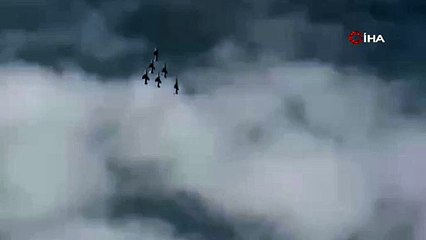 Gösteri uçuşunda korkutan kaza: İki jet havada çarpıştı!