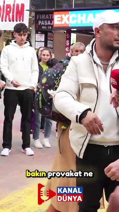 Yiğit bir kız Saraçhane’deki vandalları böyle perişan etti! Helal olsun bacım helal olsun sana