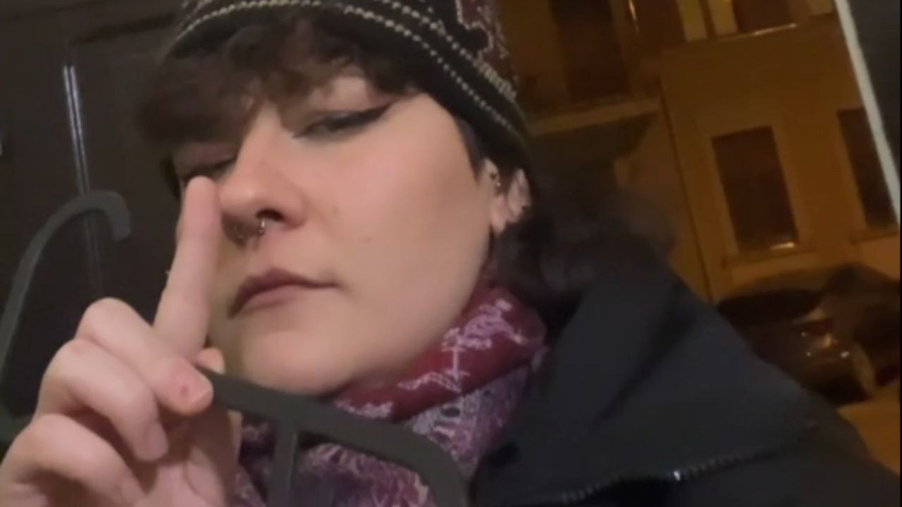 Door sounds like a haunted symphony with eerie and dramatic noises