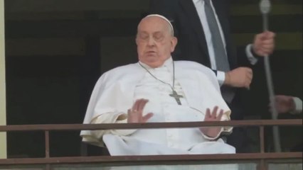 Estupor en redes por este vídeo del Papa: insinúan que no son sus manos