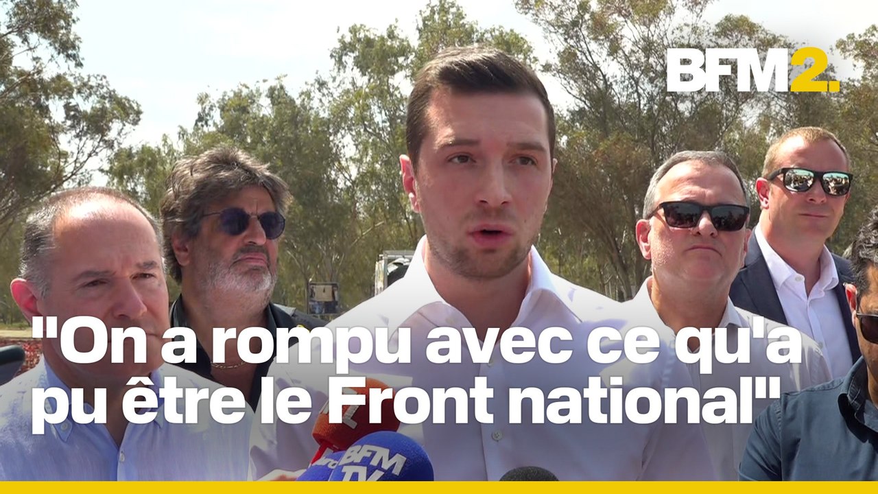 Jordan Bardella prend la parole lors de sa visite en Israël