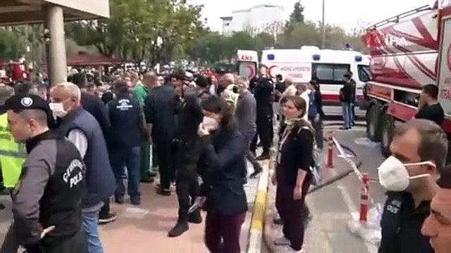 Akdeniz Üniversitesi Tıp Fakültesi Hastanesi’nde yangında tahliyeler devam ediyor