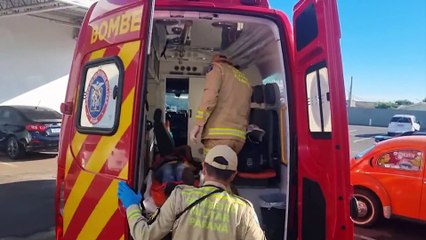 Mulher de 30 anos é socorrida após sofrer queda em escada