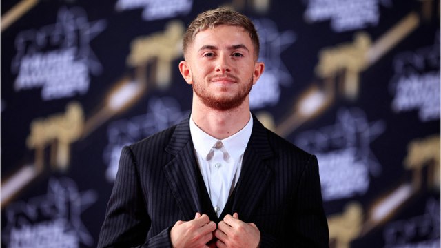 GALA VIDEO - Nouveau look pour une nouvelle vie ! Michou s’est rasé la tête après sa rupture avec Elsa Bois, découvrez le résultat