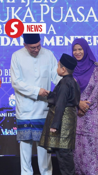 Felda given a month to chart new direction, says Anwar