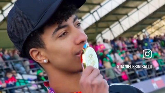 Mattia Furlani: ecco la festa allo stadio di Rieti dopo l'oro nel salto in lungo ai Mondiali di Nanchino
