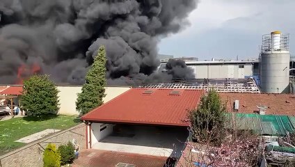 Lainate: esplosione alla Perfetti, il fumo avvolge la zona