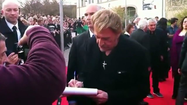 Johnny Hallyday sur le Tapis Rouge – Festival du Film Policier de Beaune (02 avril 2014)