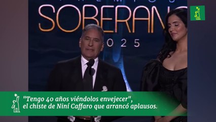 "Tengo 40 años viéndolos envejecer", el chiste de Niní Caffaro que arrancó aplausos.