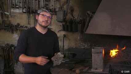 Master the Art of Axe Forging with German Blacksmith Felix Baumgardt 🛠️