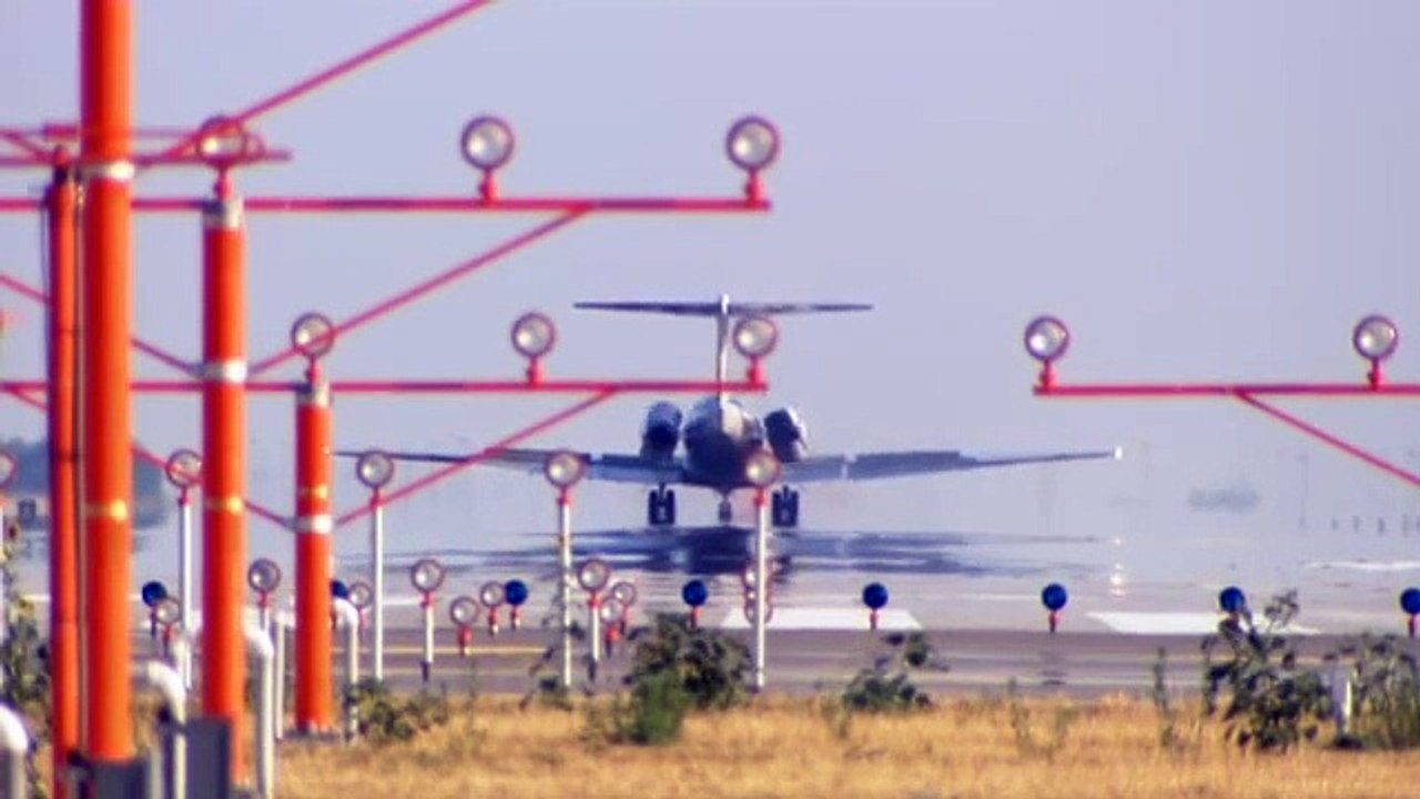 Air Crash Investigations Mayday - S04 E03 - Fire Fight Air Canada Flight 797