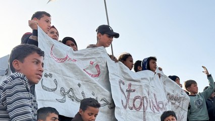 Cientos de gazatíes protestan contra Hamás