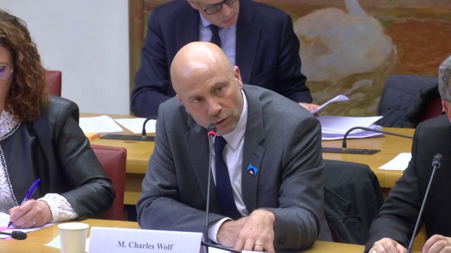 « N’essayez pas à ce point de noyer le poisson ! » : audition tendue de Sanofi au Sénat