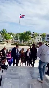 Video: Zoe Saldaña llega al Palacio para recibir condecoración de parte de Luis Abinader