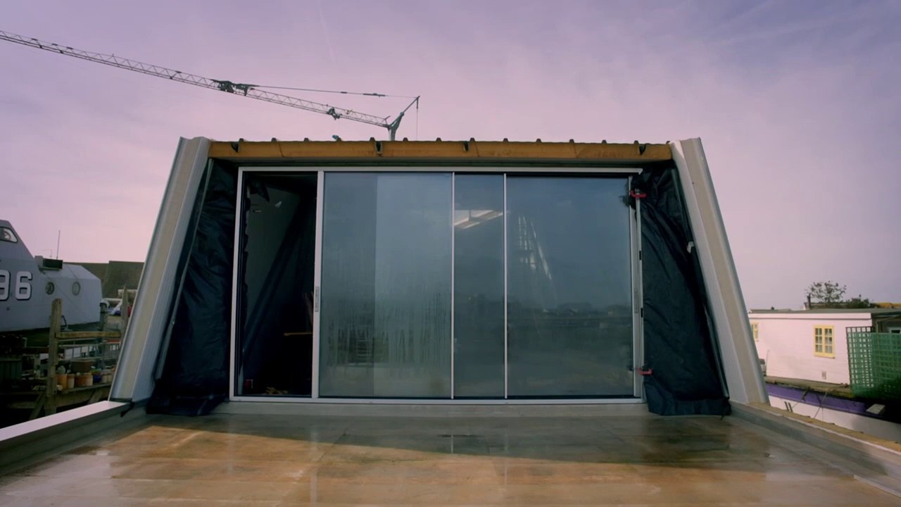 Grand Designs (2025) S26E01 Worthing