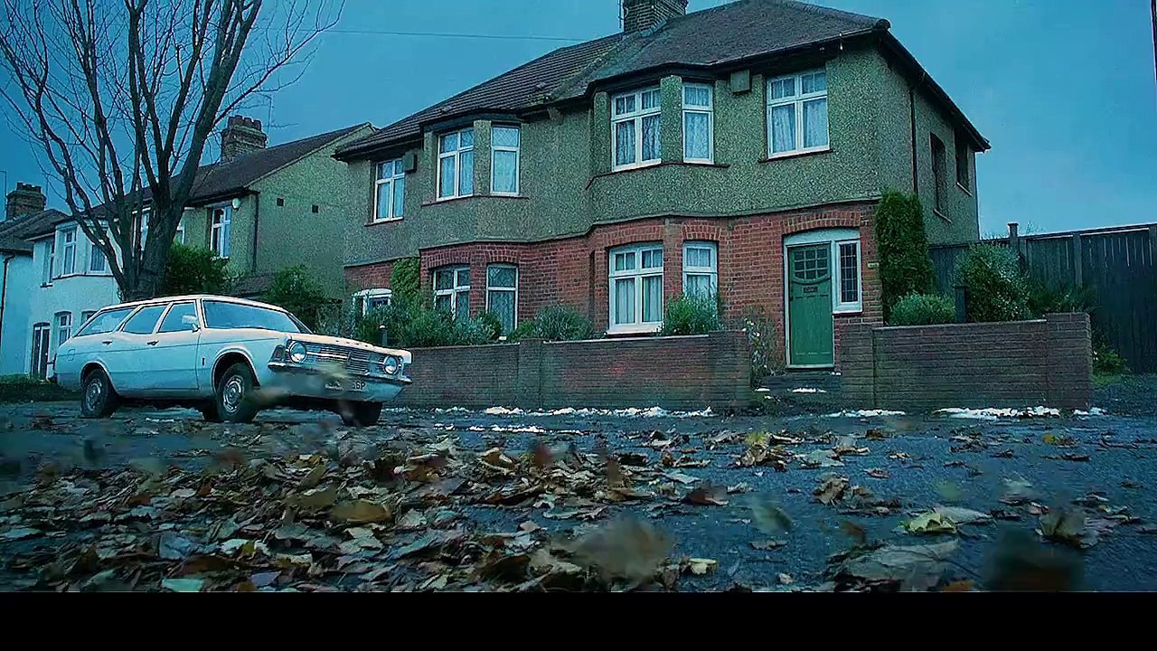 1408 Movie Horror novelist Mike likes to explore haunted places with scientific equipment to collect writing materials. He lives in Room 1408, where many residents committed suicide.