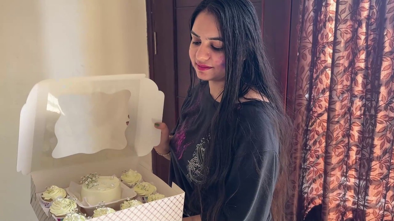 होली के दिन बनाया मैंने ये अर्जेंट ऑर्डर! 🧁🎂 | Vanilla Bento Cake And Cupcakes Hamper |