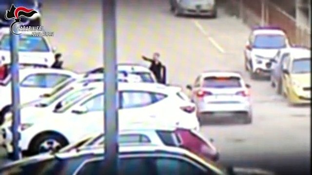 Blitz a Reggio, una rete di armieri gestiva l'arsenale di Arghillà. Sequestrato tritolo e detonatori: 9 arresti