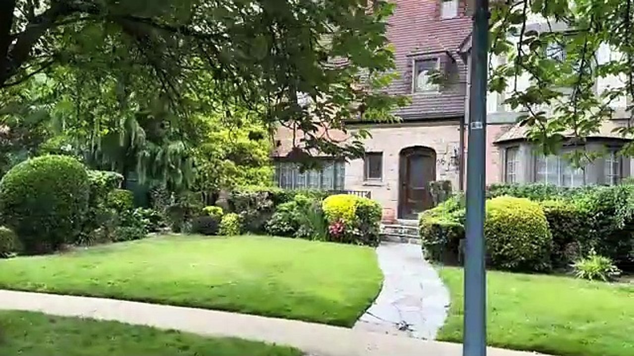 Forest Hills - New York - Relaxing Scenes and Sounds - 4K